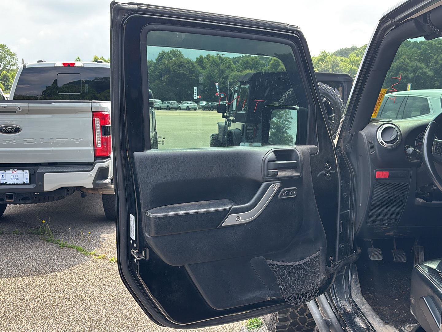 Used 2016 Jeep Wrangler Unlimited Rubicon AWD/4WD image 8
