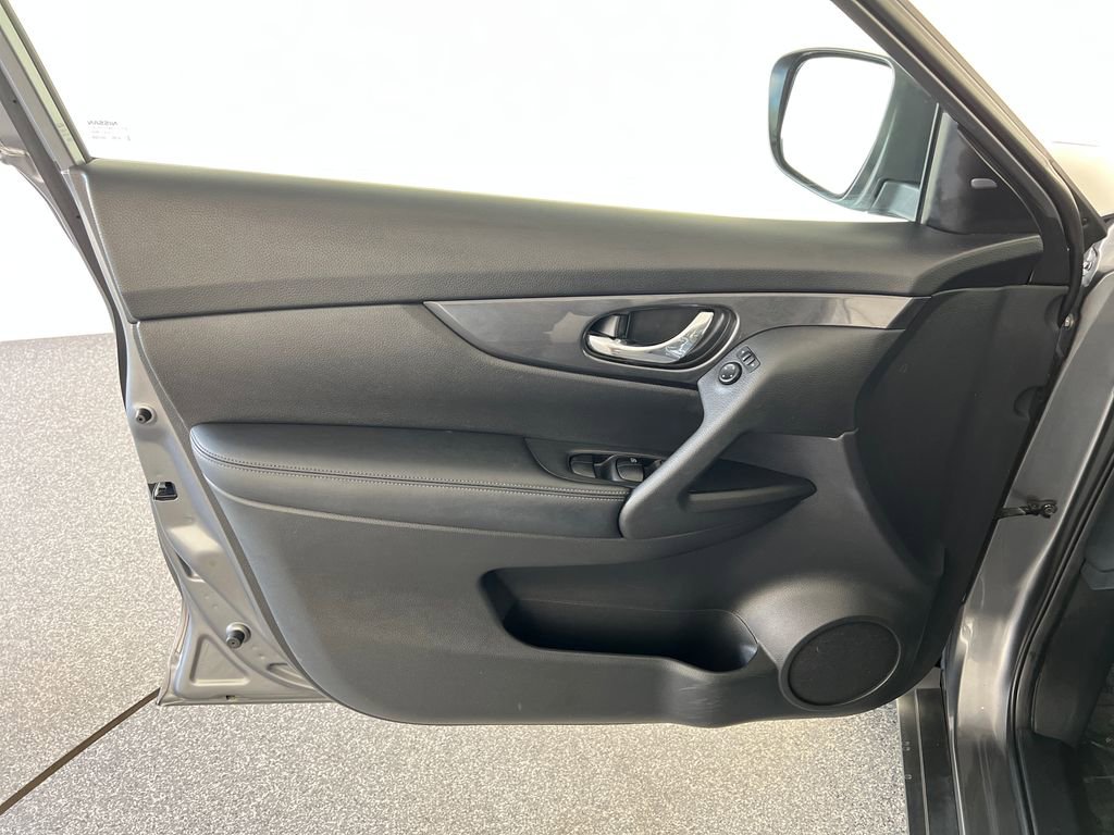 Used 2018 Nissan Rogue S image 13