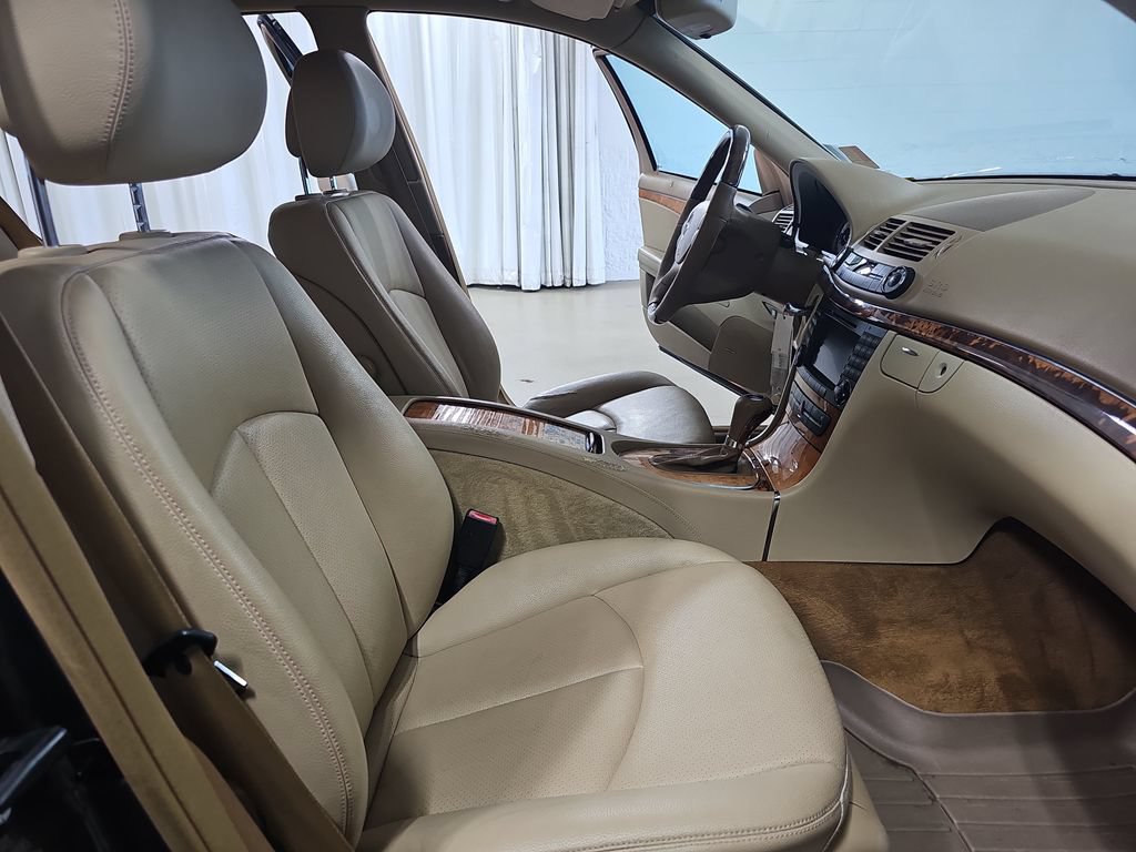 Used 2008 Mercedes-Benz E 350 4MATIC Sedan image 12