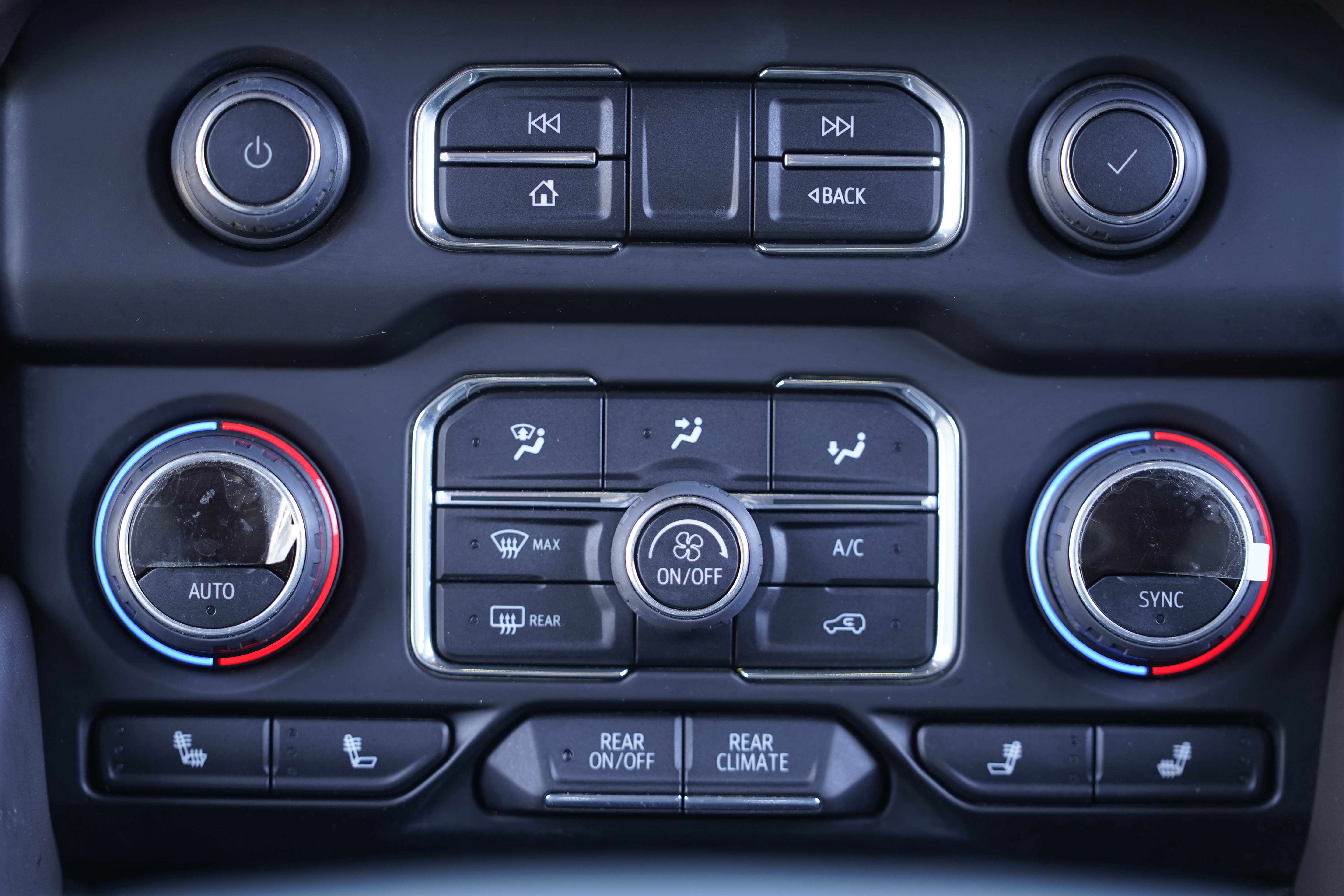 Used 2022 Chevrolet Tahoe LT w/ Luxury Package image 33