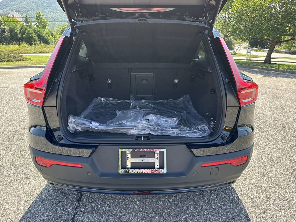 New 2026 Volvo XC40 B5 Plus w/ Protection Package Premier image 12