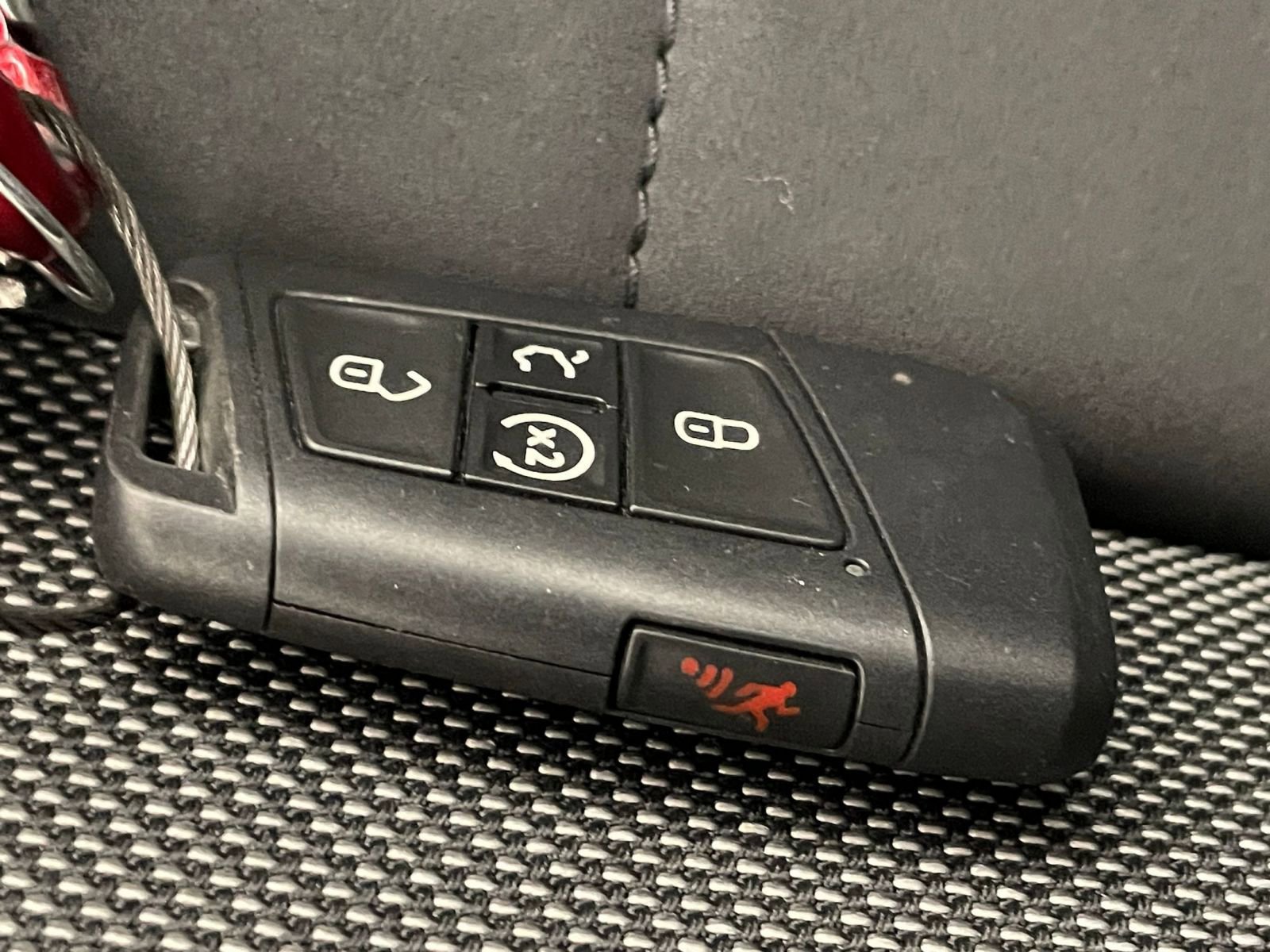 Used 2025 Volkswagen Taos SE image 22