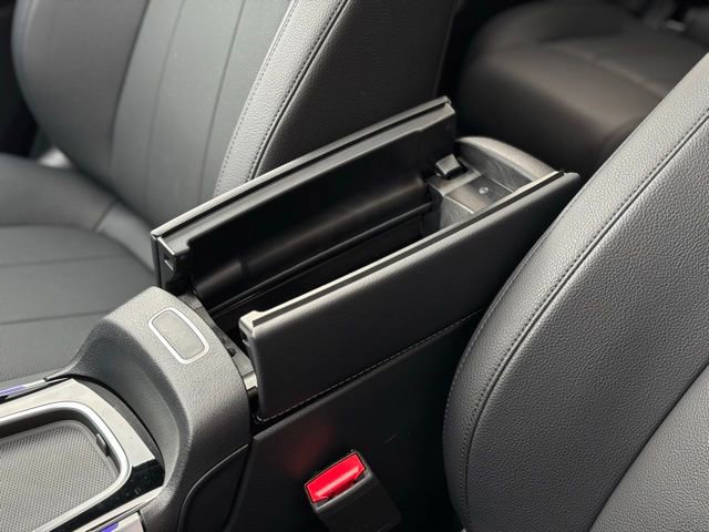 Used 2025 Mercedes-Benz GLB 250 GLB 250 image 40