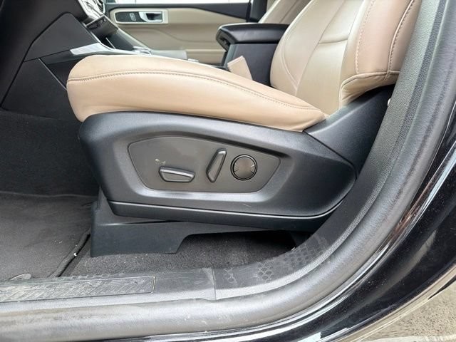 Used 2023 Ford Explorer XLT w/ Equipment Group 202A AWD/4WD image 43