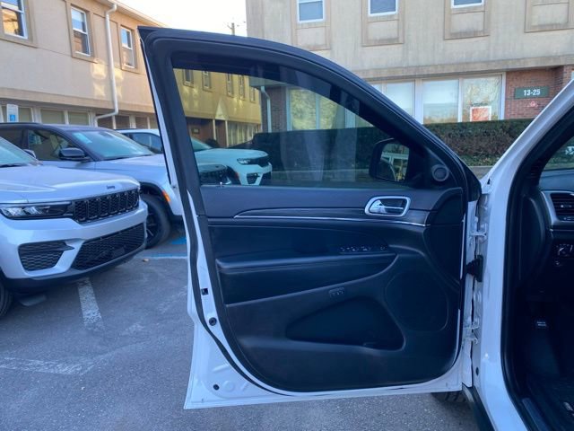 Used 2019 Jeep Grand Cherokee Limited w/ Luxury Group II image 19