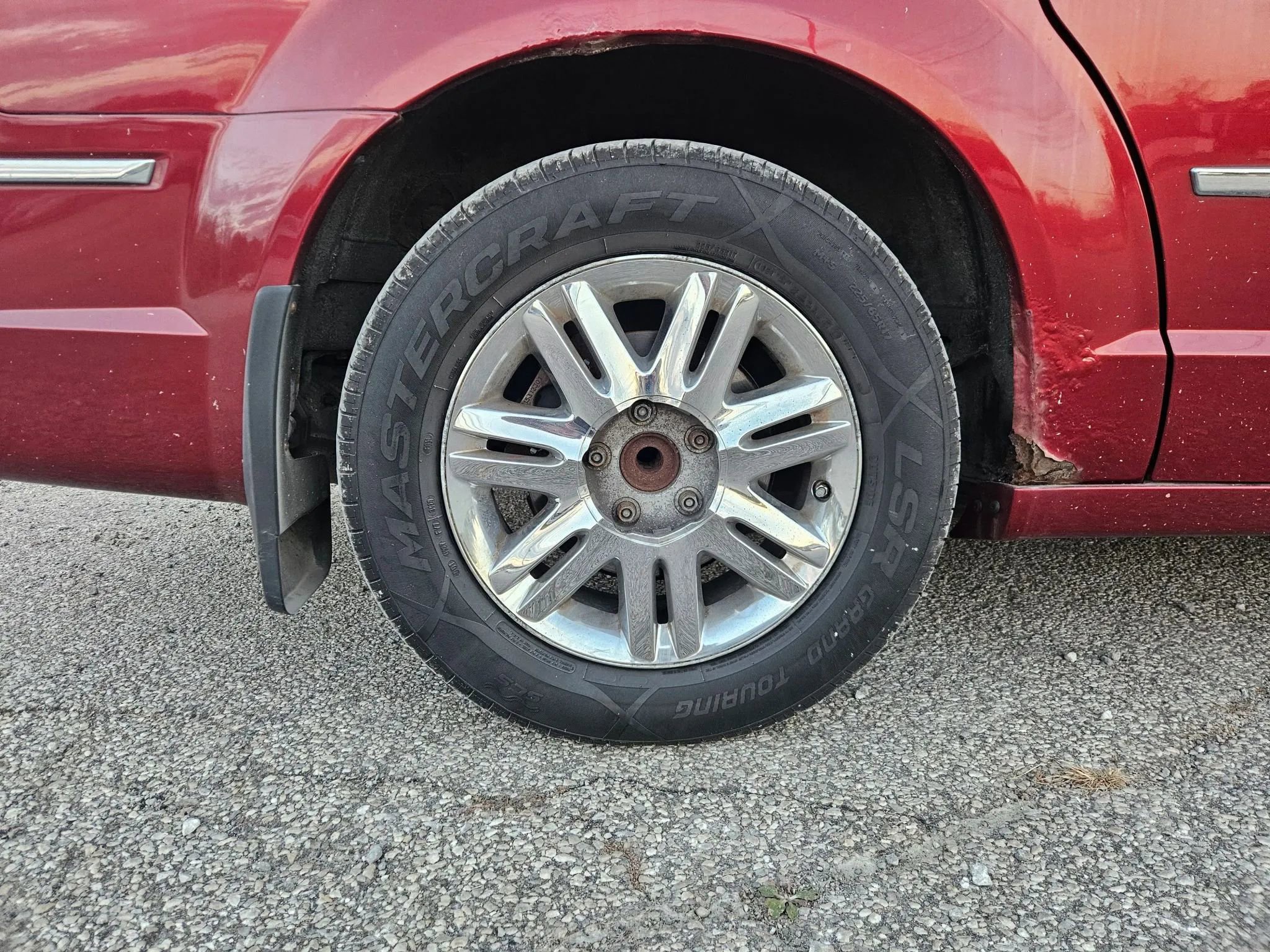 Used 2010 Chrysler Town & Country Limited FWD image 9