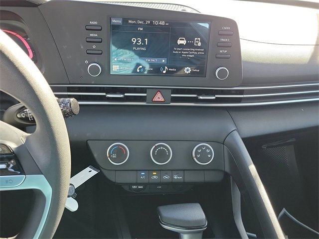 Certified 2025 Hyundai Elantra SE image 12