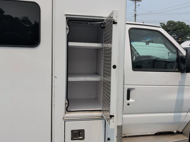 Used 2013 Ford E-450 and Econoline 450 Super Duty w/ Ambulance Prep Pkg RWD image 14