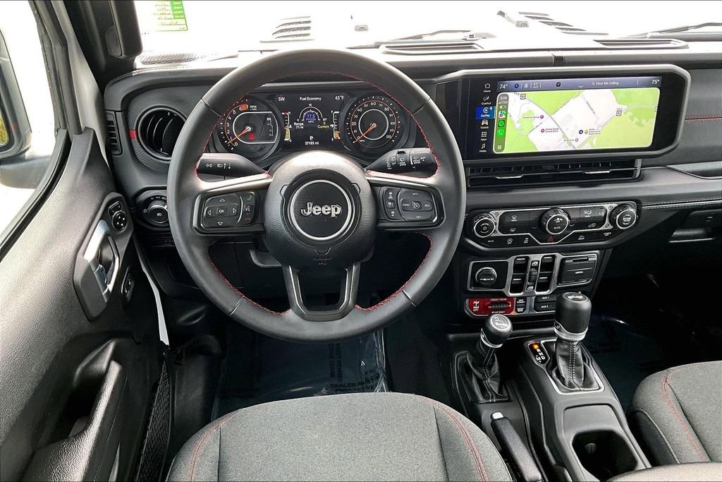 Used 2025 Jeep Wrangler Unlimited Rubicon AWD/4WD image 5