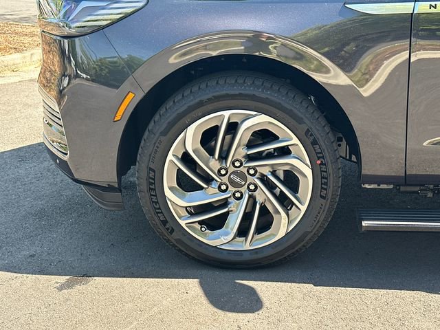 New 2026 Lincoln Navigator L Reserve AWD/4WD image 14