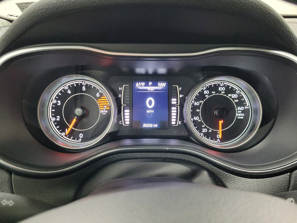 Used 2019 Jeep Cherokee Latitude Plus w/ Comfort/Convenience Group AWD/4WD image 23