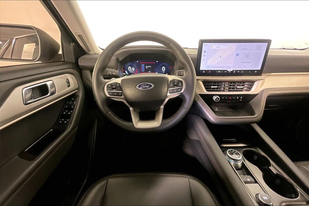 Used 2025 Ford Explorer Active w/ Active Comfort Package RWD image 6