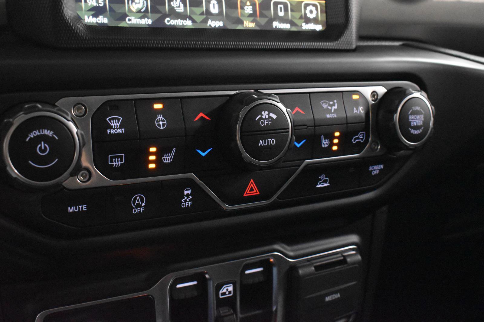 Used 2022 Jeep Wrangler Unlimited Sahara w/ LED Lighting Group image 17