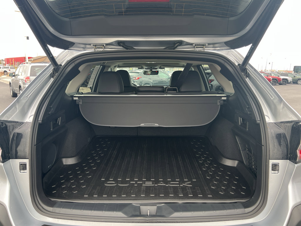Used 2025 Subaru Outback Limited image 27