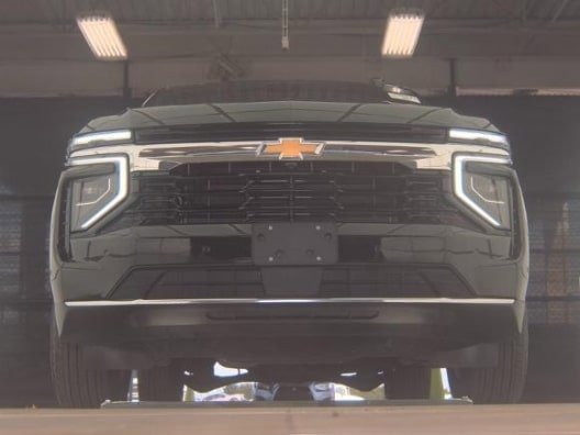 Used 2025 Chevrolet Suburban LS image 4