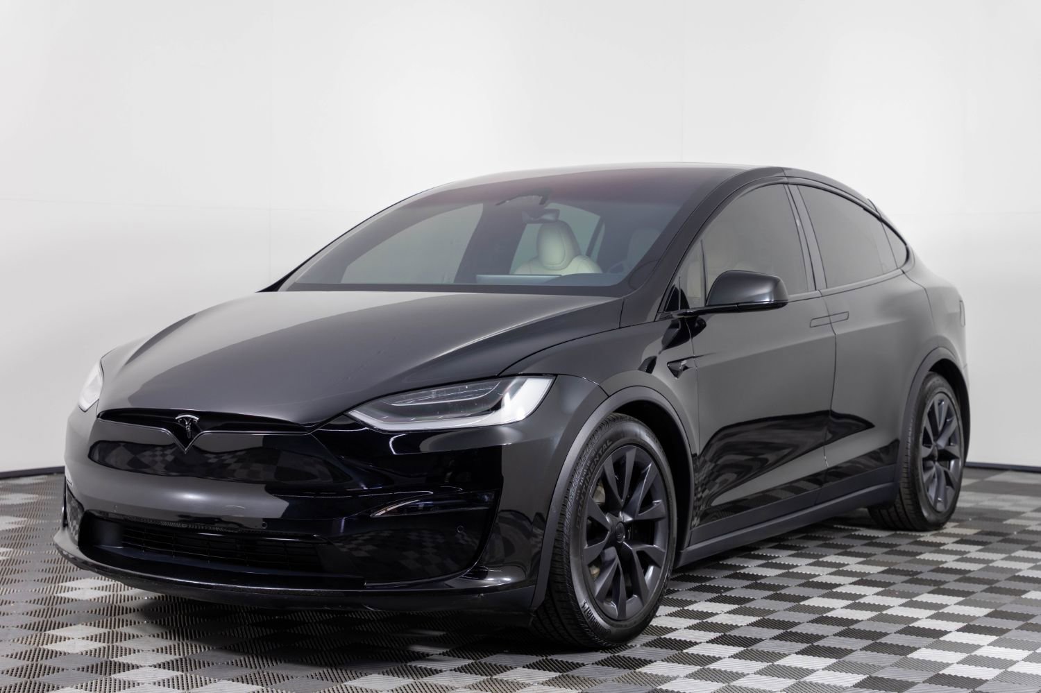 Used 2023 Tesla Model X Plaid image 2