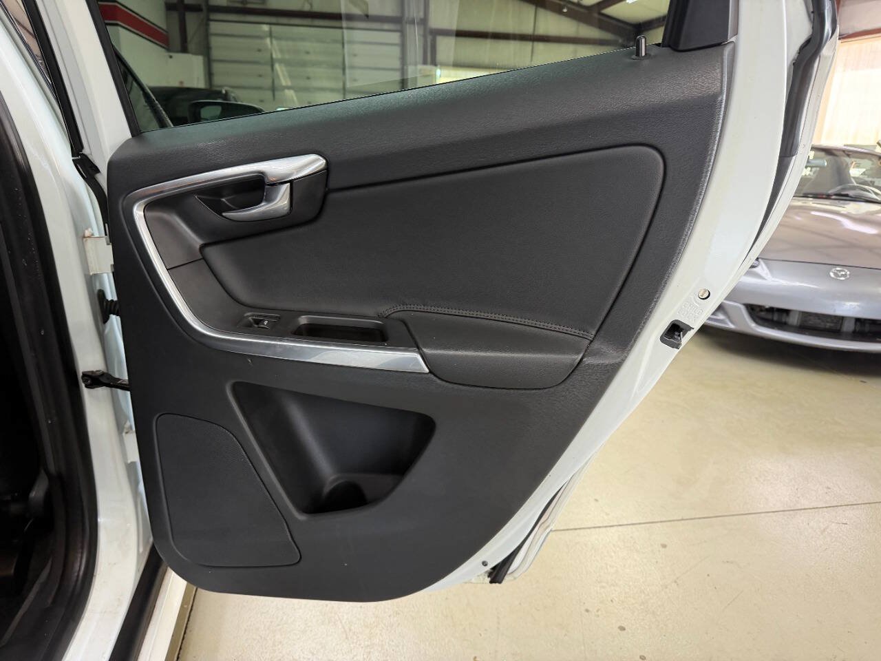 Used 2015 Volvo XC60 T6 w/ Protection Package AWD/4WD image 14