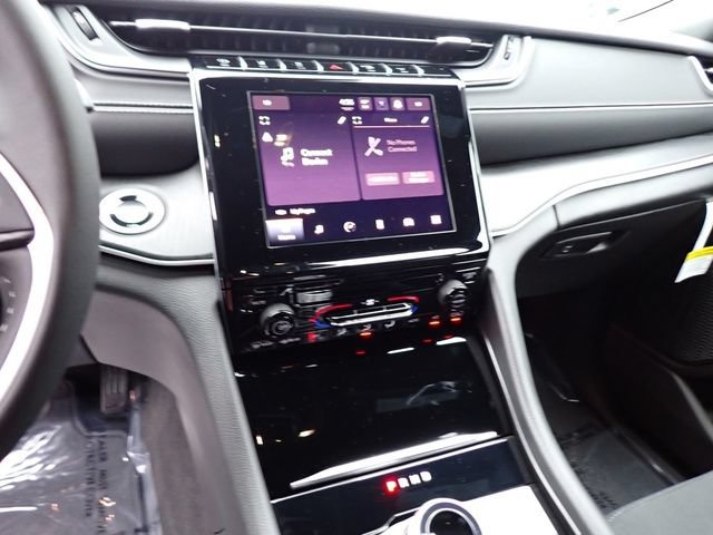 New 2024 Jeep Grand Cherokee L Laredo AWD/4WD image 18