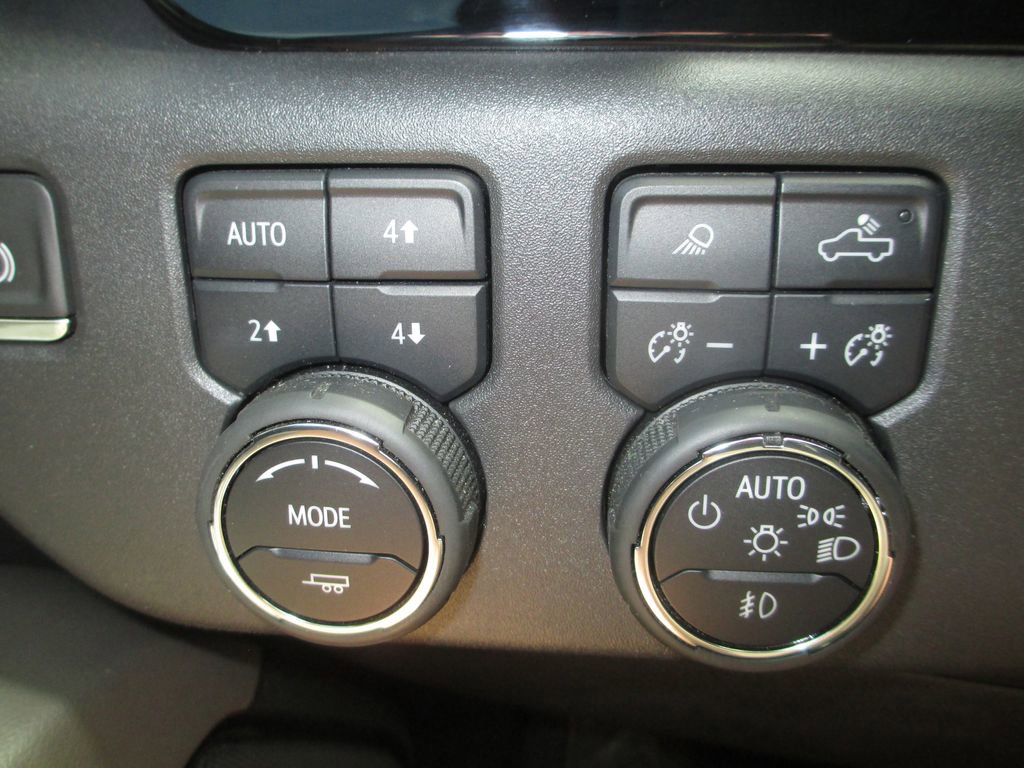 Used 2023 Chevrolet Silverado 1500 ZR2 w/ Technology Package AWD/4WD image 31