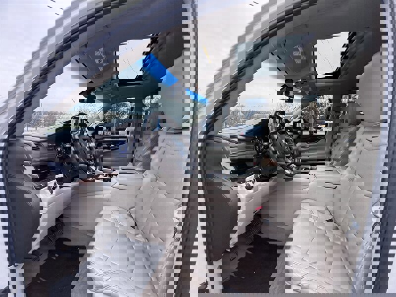 Used 2017 Cadillac Escalade Luxury image 12