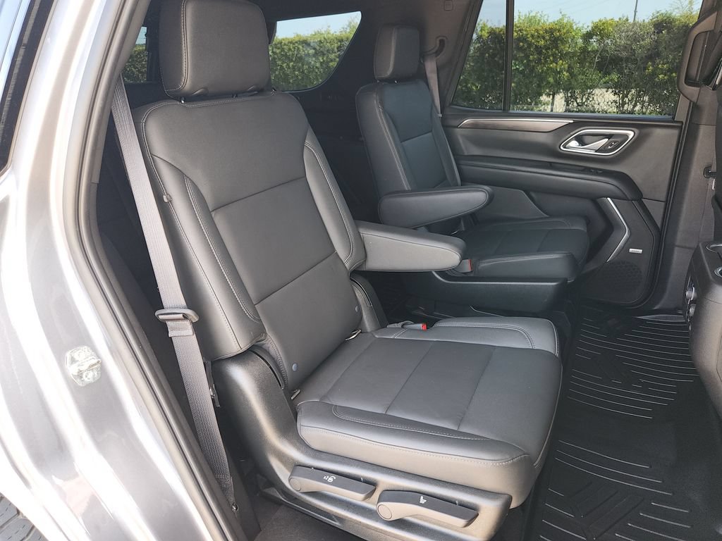 Used 2021 Chevrolet Tahoe Z71 w/ Luxury Package AWD/4WD image 16