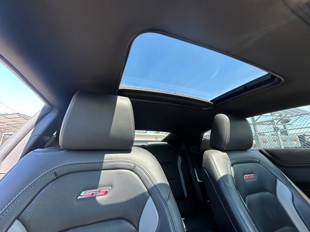 Used 2018 Chevrolet Camaro SS RWD image 28
