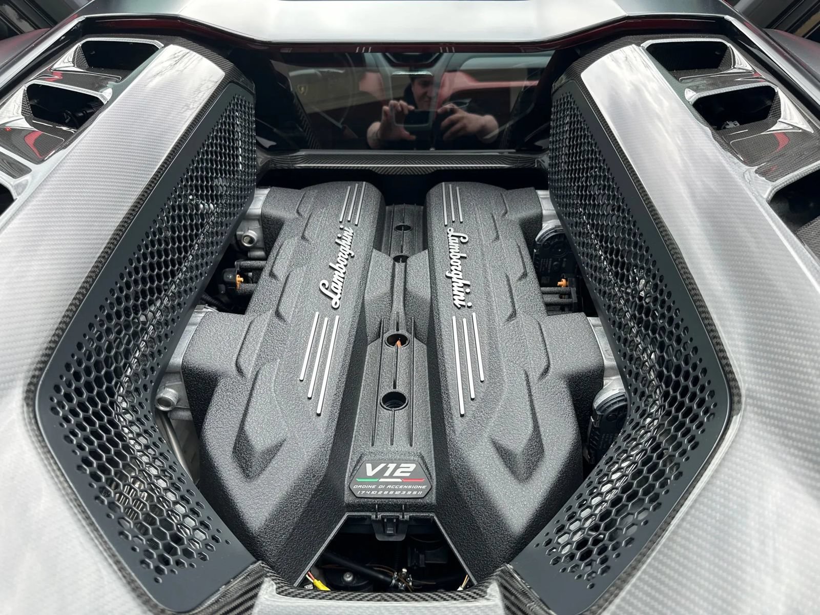 Used 2024 Lamborghini Revuelto AWD/4WD image 21