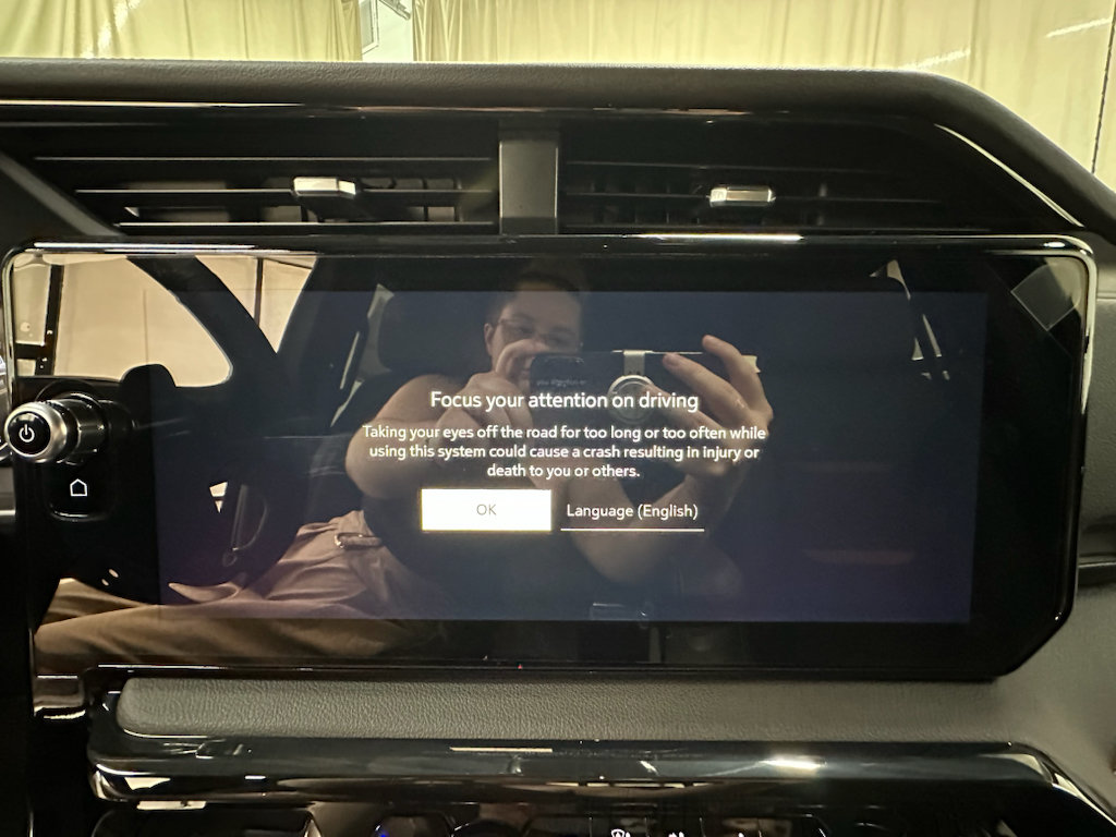 New 2026 GMC Sierra 1500 AT4 w/ AT4 Preferred Package AWD/4WD image 29