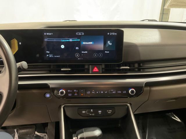 Used 2025 Kia Carnival FWD image 17