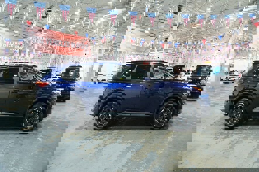 Used 2025 Nissan Rogue SV image 14