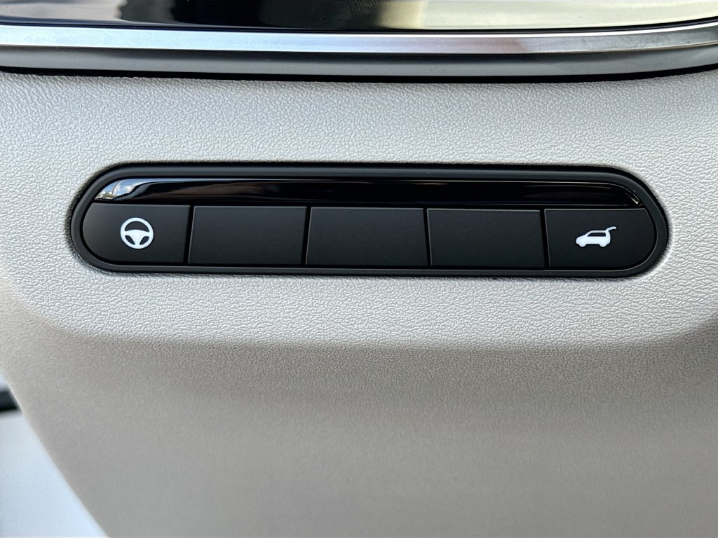 Used 2027 INFINITI QX60 Luxe w/ Cargo Package FWD image 11