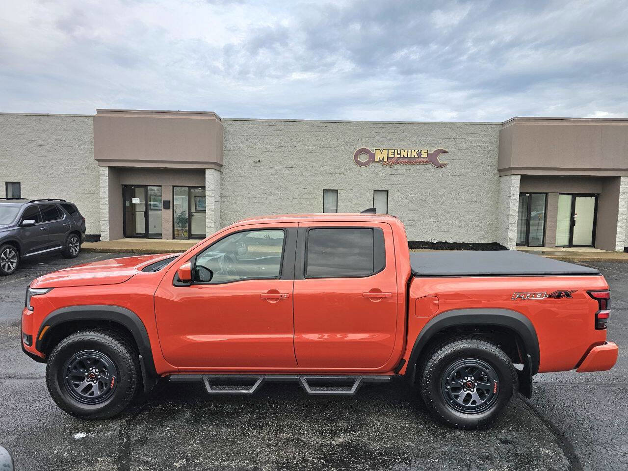 Used 2025 Nissan Frontier PRO-4X w/ Pro Convenience Package image 9