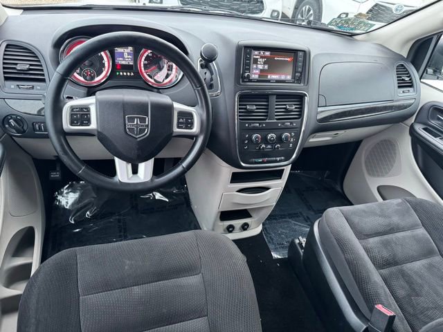 Used 2019 Dodge Grand Caravan SE w/ UConnect Hands-Free Group image 9