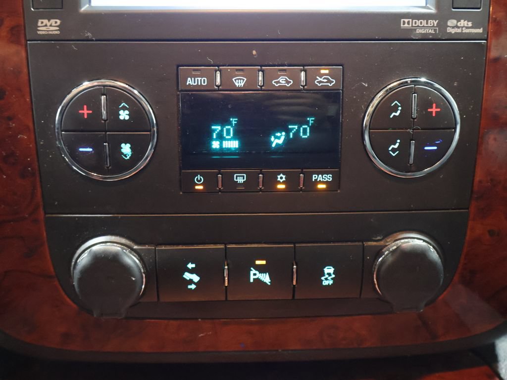 Used 2013 Chevrolet Avalanche LTZ AWD/4WD image 31
