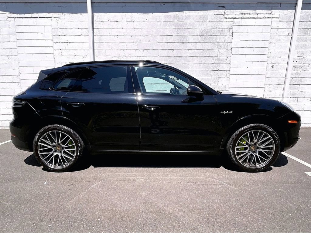 Certified 2023 Porsche Cayenne Platinum Edition AWD/4WD image 6