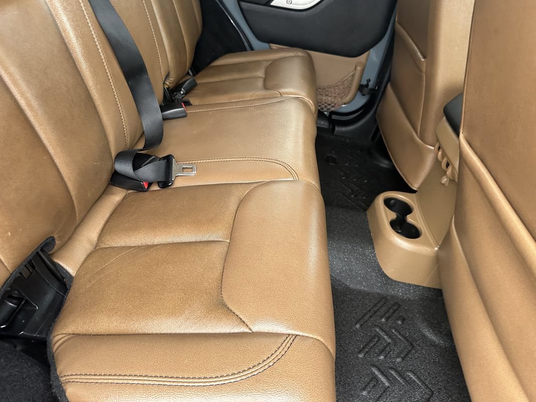 Used 2014 Jeep Wrangler Unlimited Sahara w/ Connectivity Group AWD/4WD image 23