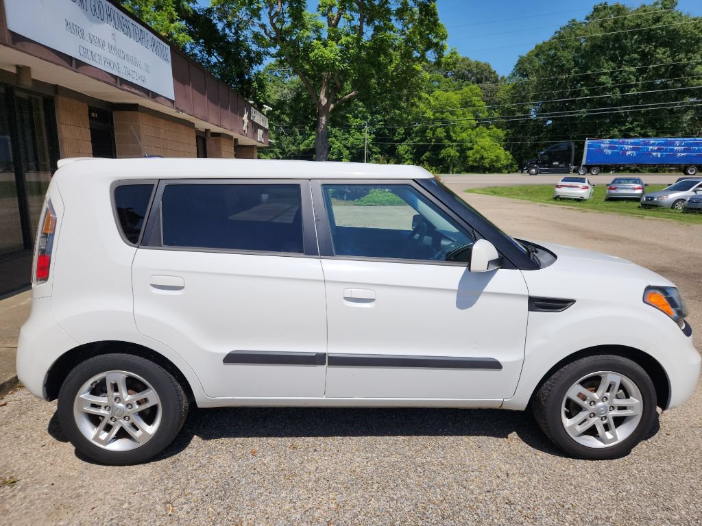 Used 2010 Kia Soul + w/ Audio Pkg FWD image 5