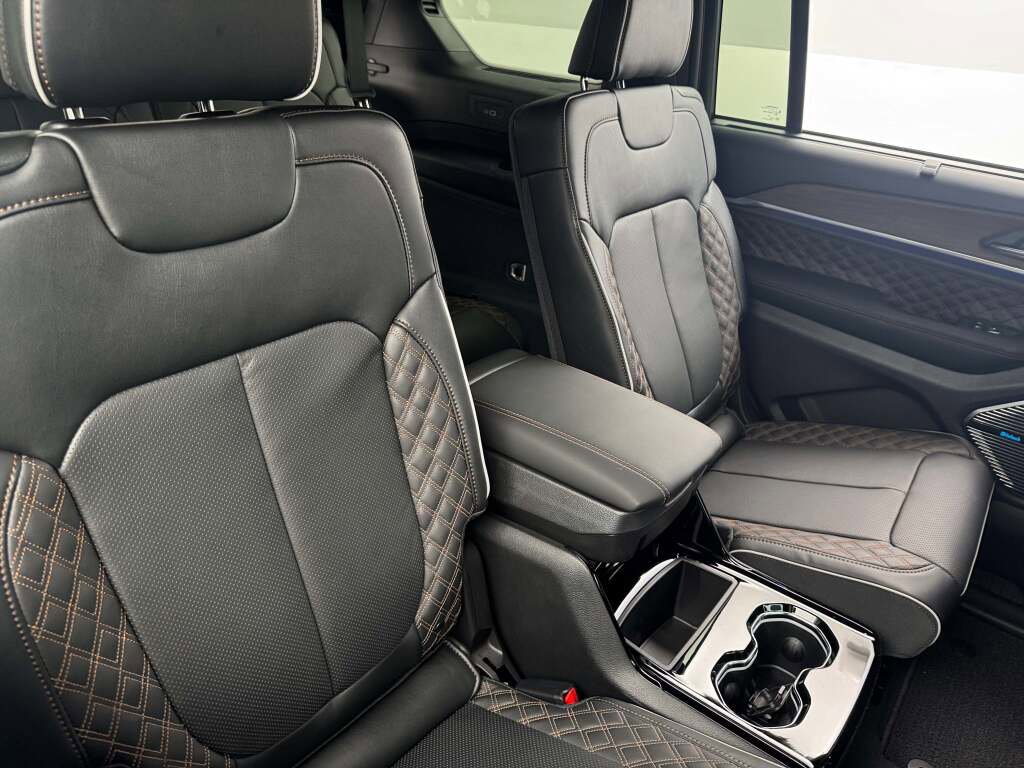 New 2025 Jeep Grand Cherokee L Summit w/ Luxury Tech Group V image 21
