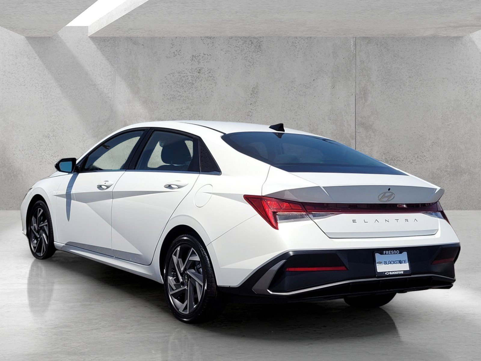 Used 2025 Hyundai Elantra SEL FWD image 7