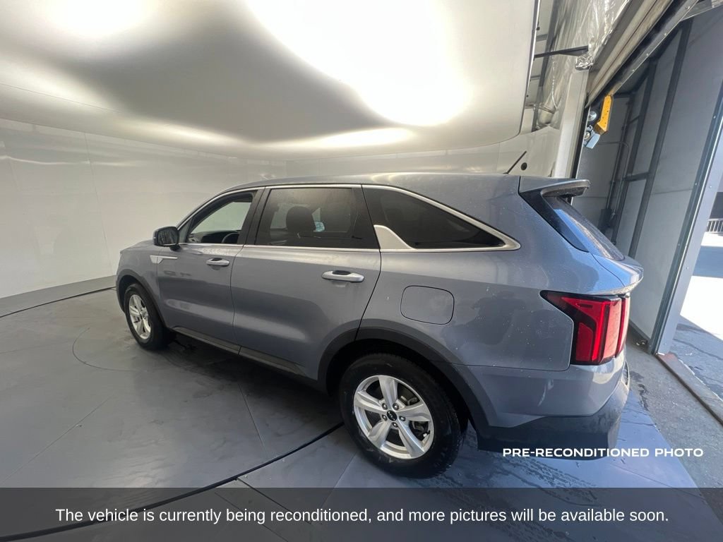 Used 2023 Kia Sorento LX FWD image 4