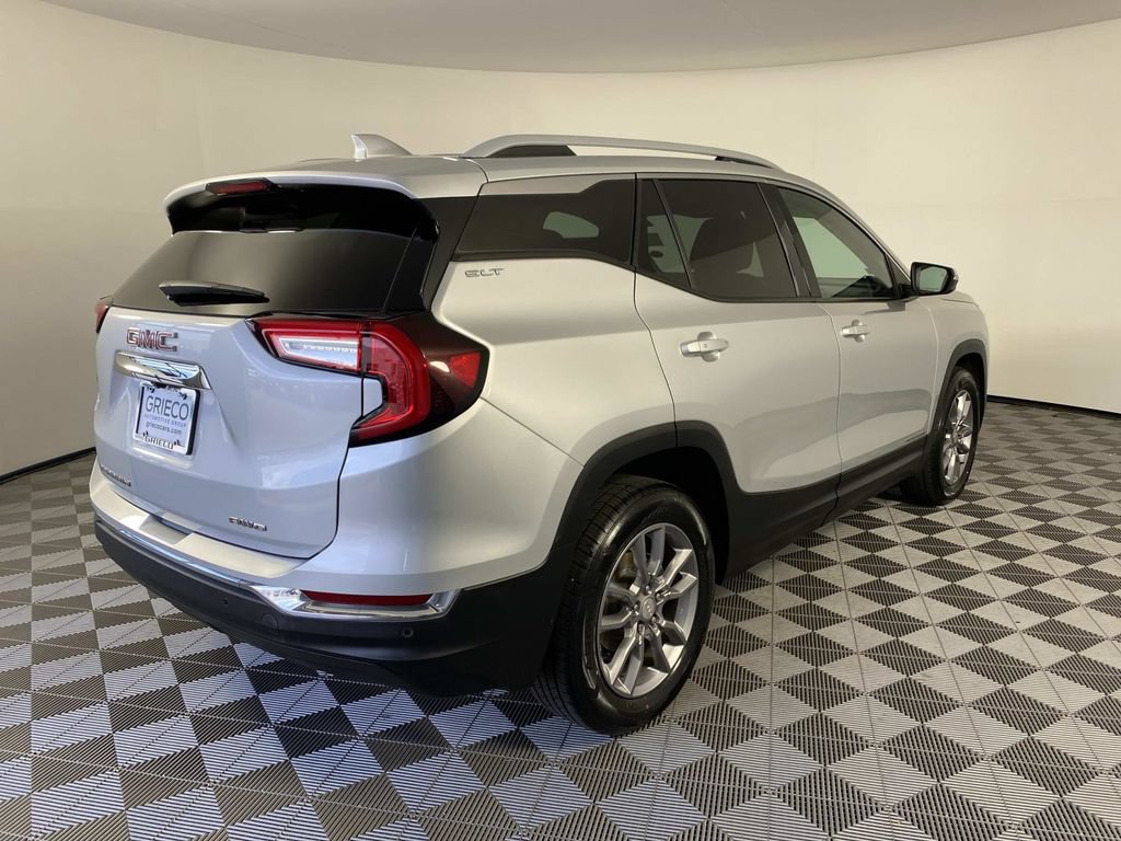 Used 2022 GMC Terrain SLT w/ Infotainment Package II AWD/4WD image 9