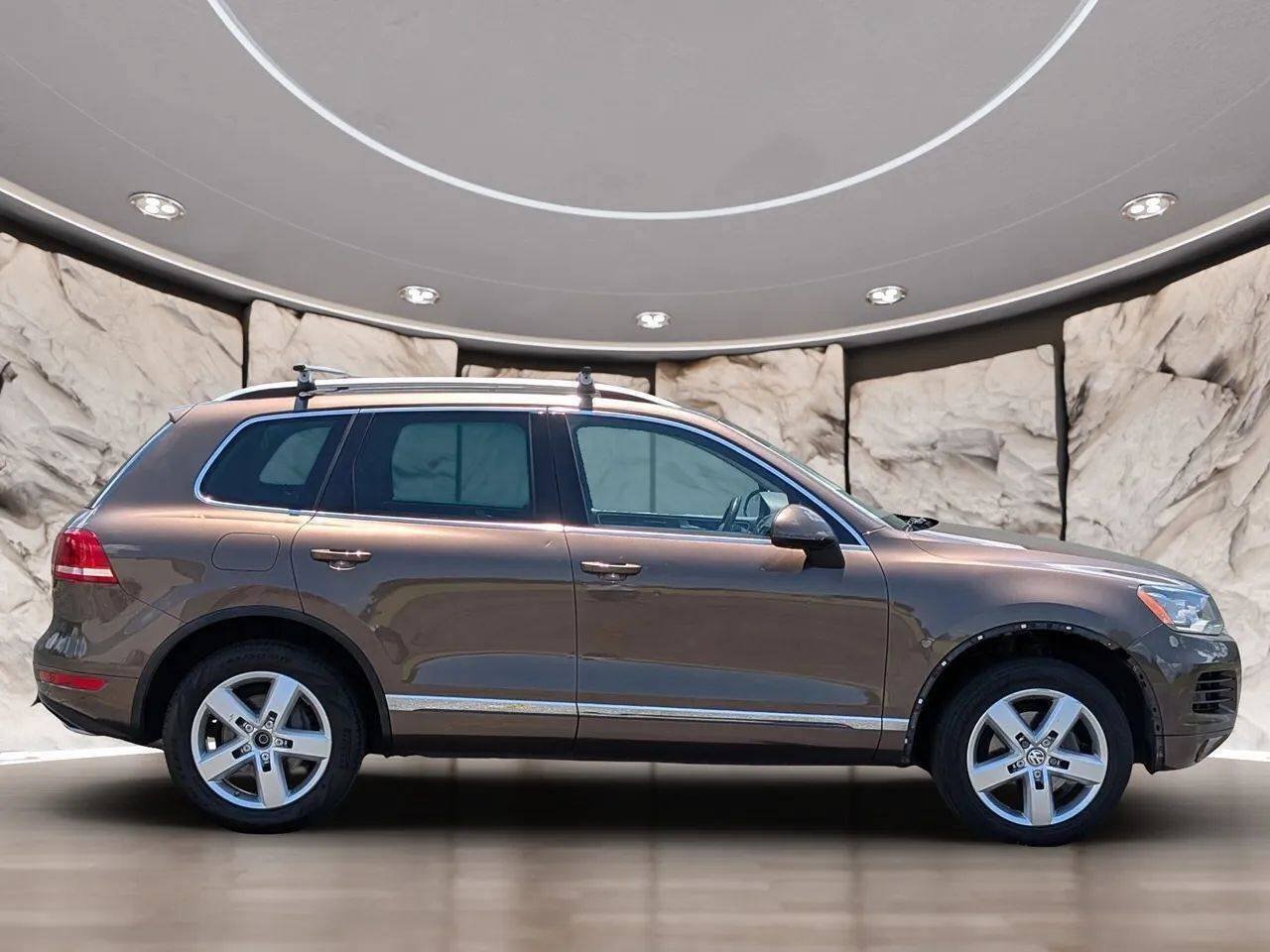 Used 2011 Volkswagen Touareg TDI AWD/4WD image 14