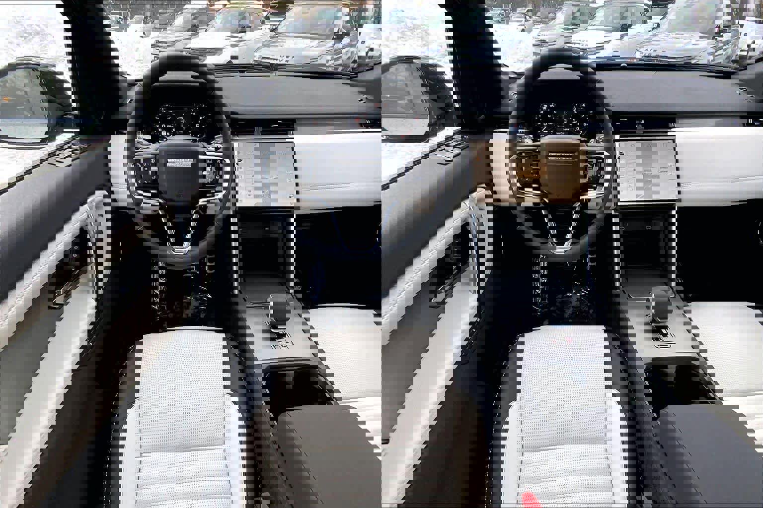 Certified 2025 Land Rover Discovery Sport Dynamic SE image 5