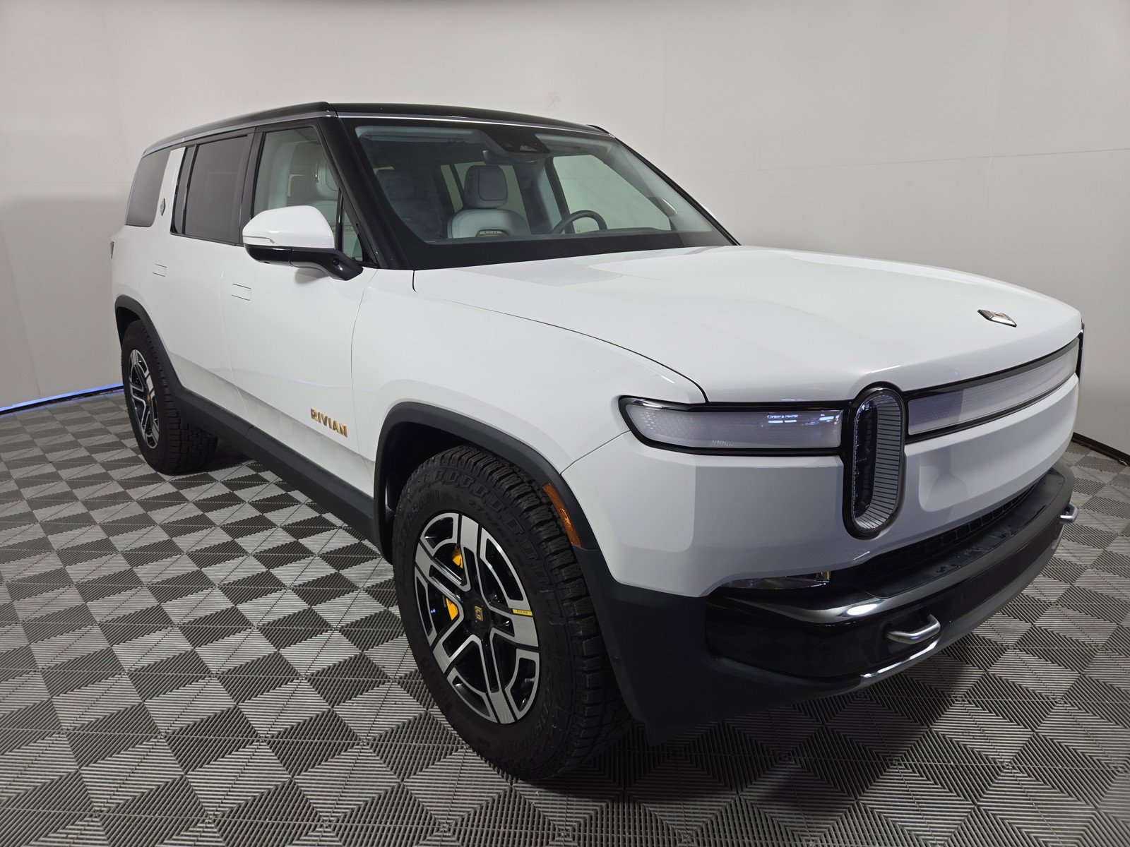 Used 2023 Rivian R1S Launch Edition AWD/4WD image 7