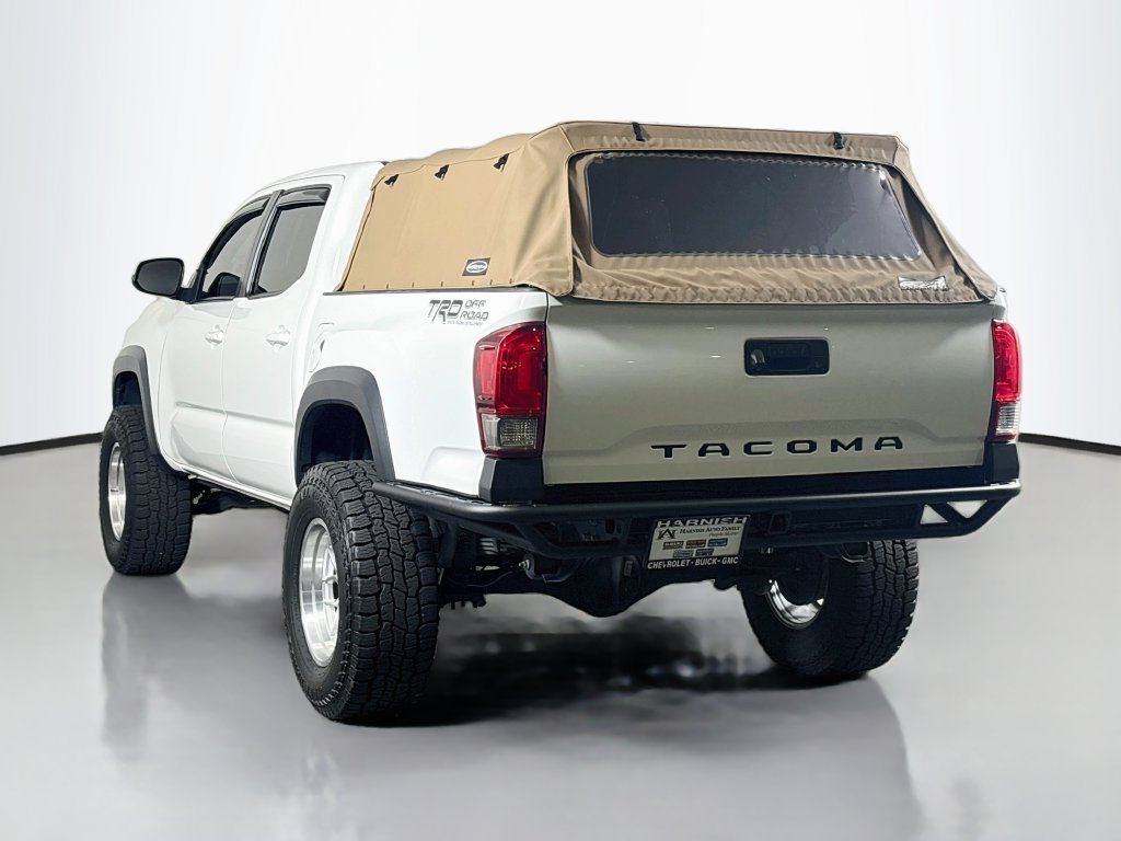 Used 2017 Toyota Tacoma TRD Off-Road AWD/4WD image 6