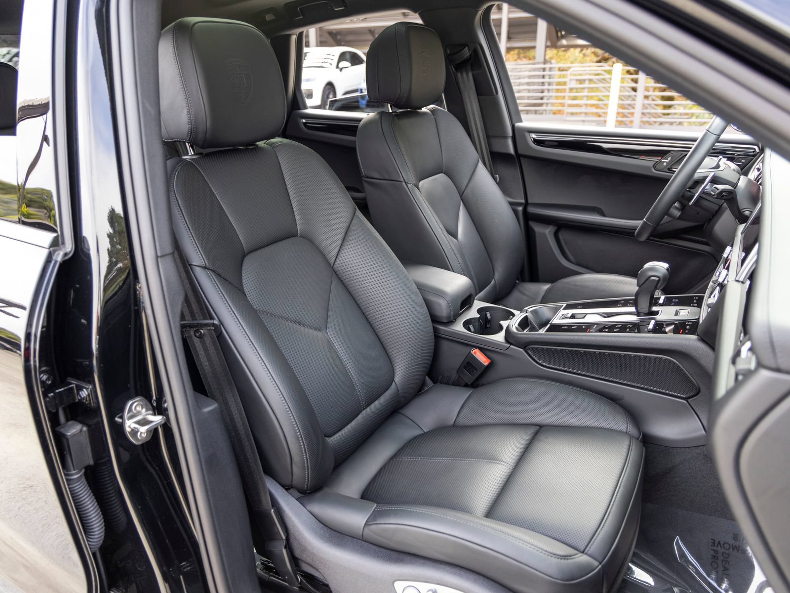 Certified 2026 Porsche Macan AWD/4WD image 66