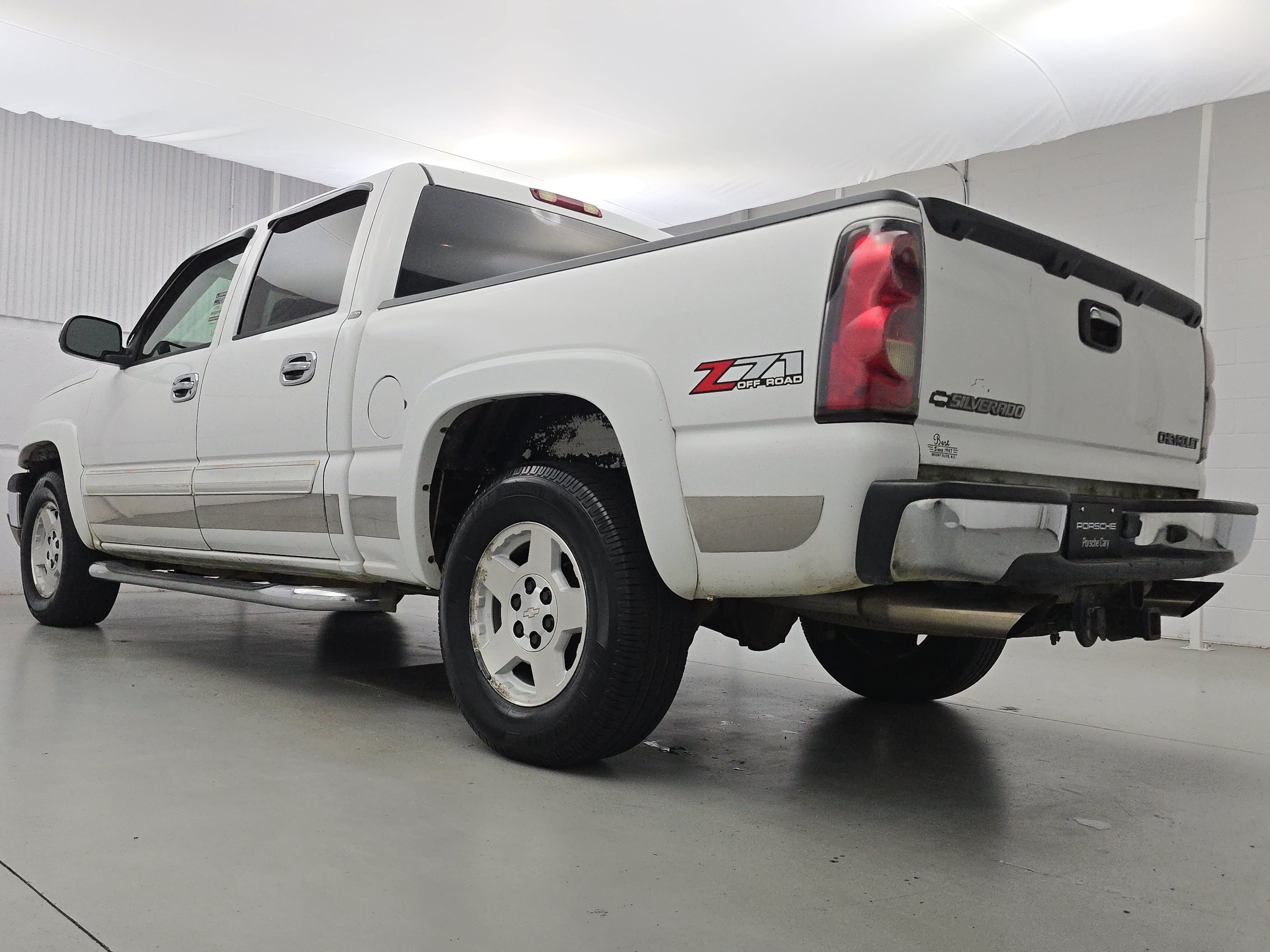 Used 2005 Chevrolet Silverado 1500 4x4 Crew Cab w/ Light Duty Power Package image 3