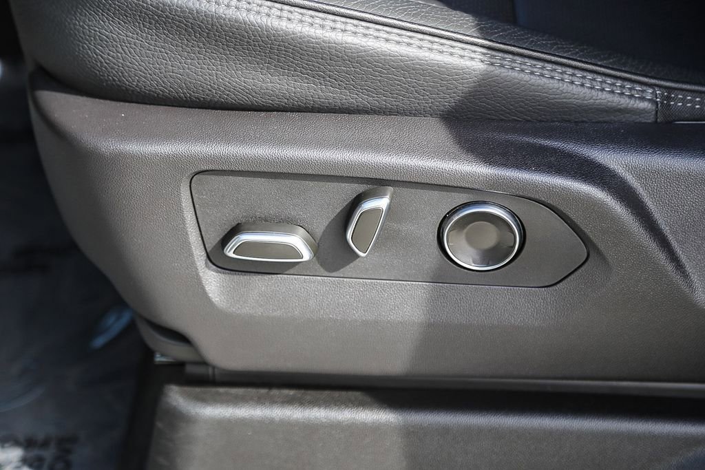 Used 2025 GMC Yukon XL Denali image 22