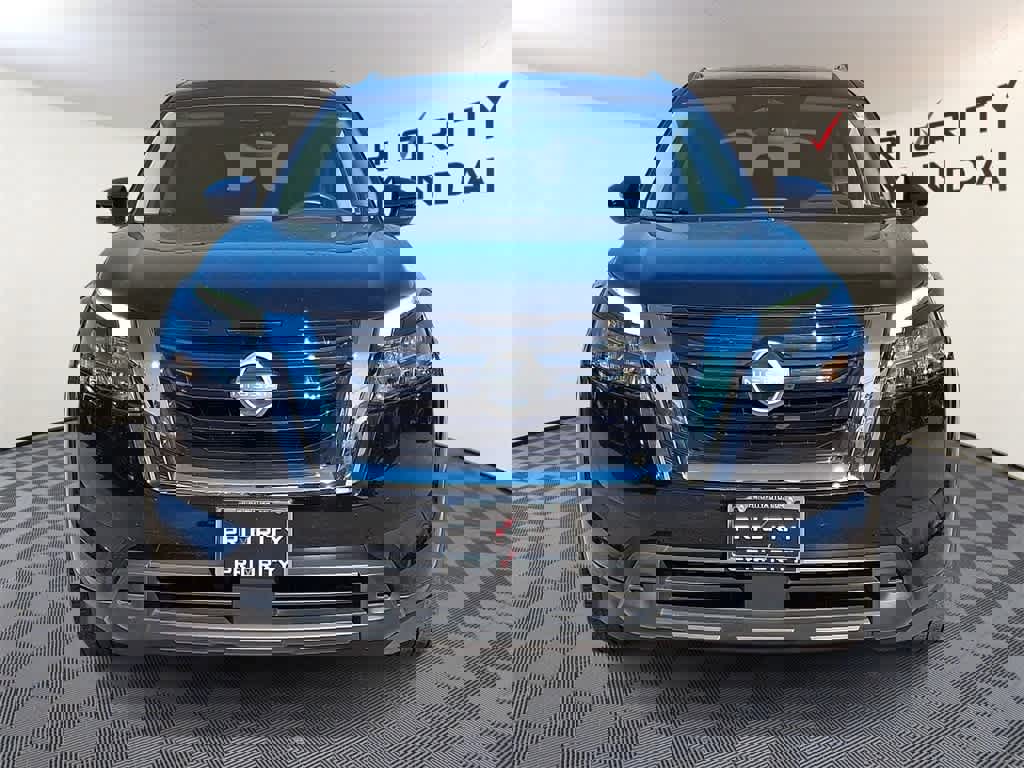 Used 2024 Nissan Pathfinder SV image 2