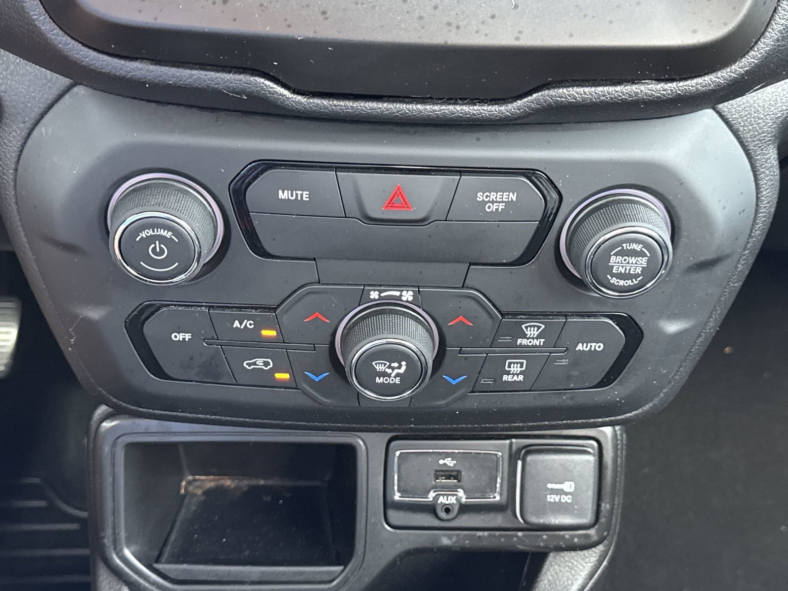 Used 2020 Jeep Renegade Latitude image 23